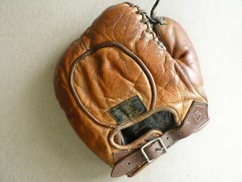 D&M Basemitt 1 Back